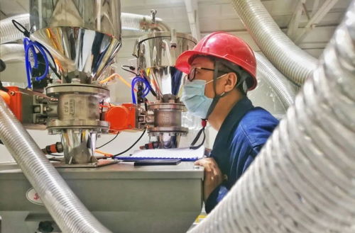 甘肅首條熔噴布生產(chǎn)線產(chǎn)品順利下線，經(jīng)緯編布制造迎來新篇章